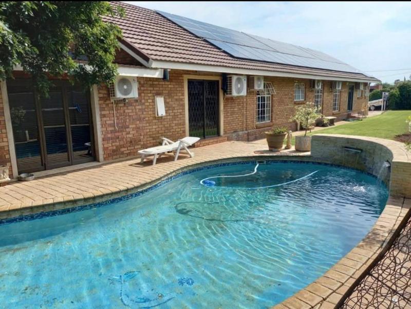 5 Bedroom Property for Sale in Vryburg North West